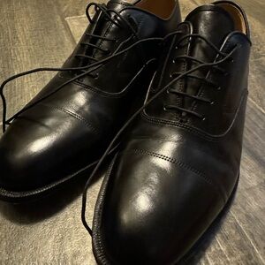 Johnson & Murphy Black cap toe lace up shoes size 8.5